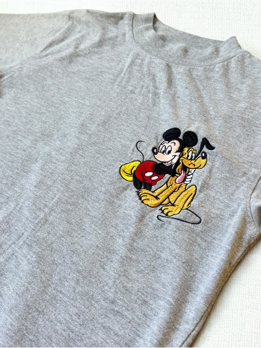 Vintage 90s Mickey Inc Disney Parks Embroidered T Shirt Sz S Mickey Pluto Grey